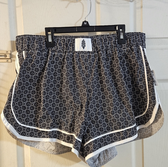 FP Movement by Free People Pants - FP Movement Women's Varsity Blues Printed Shorts: Starburst Geo BLACK: NWT: XL